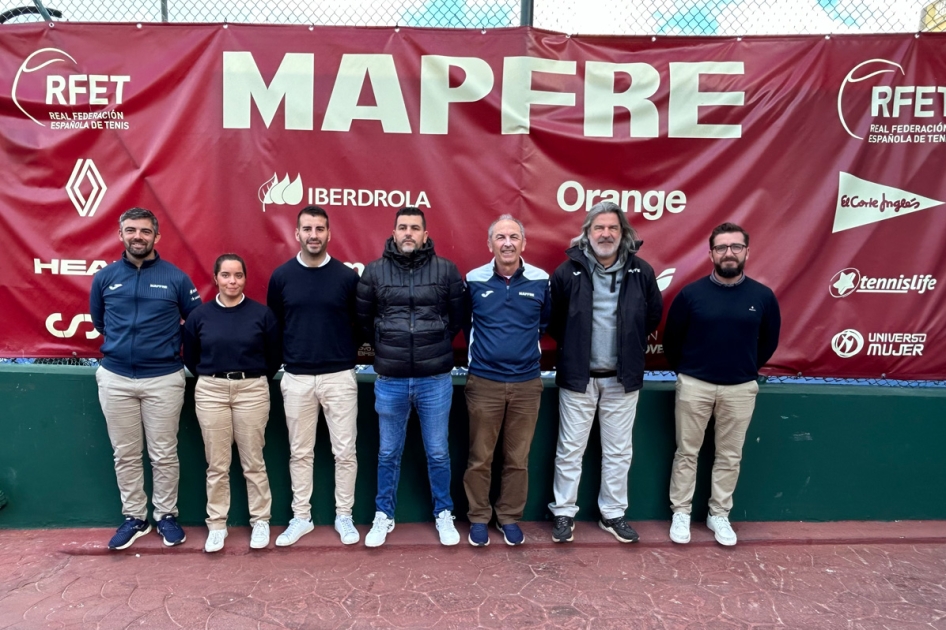 Equipo arbitral en el ITF masculino de Ceuta Equipo arbitral en el ITF masculino de Ceuta