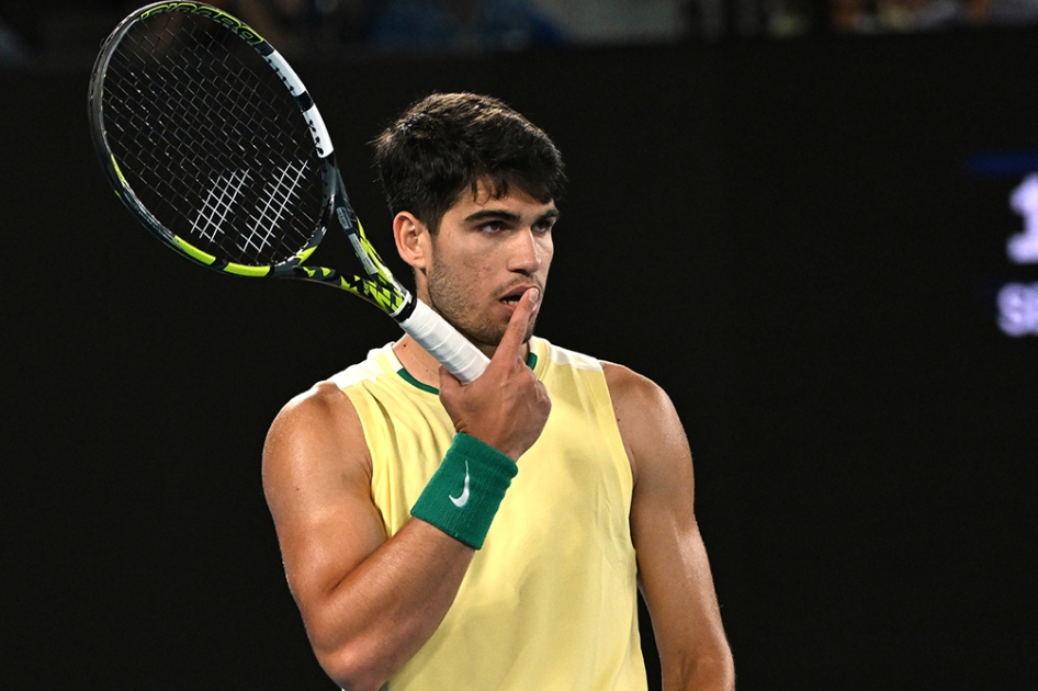 Alcaraz se ve superado por Zverev en sus primeros cuartos de final en Australia Alcaraz se ve superado por Zverev en sus primeros cuartos de final en Australia