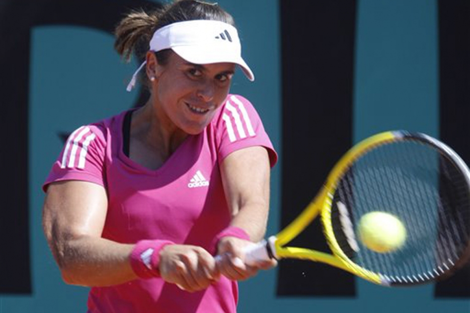 Anabel Medina y Arantxa Parra avanzan a segunda ronda en Roland Garros