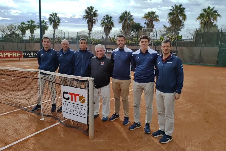 Equipo arbitral en el ITF masculino de Tarragona Equipo arbitral en el ITF masculino de Tarragona