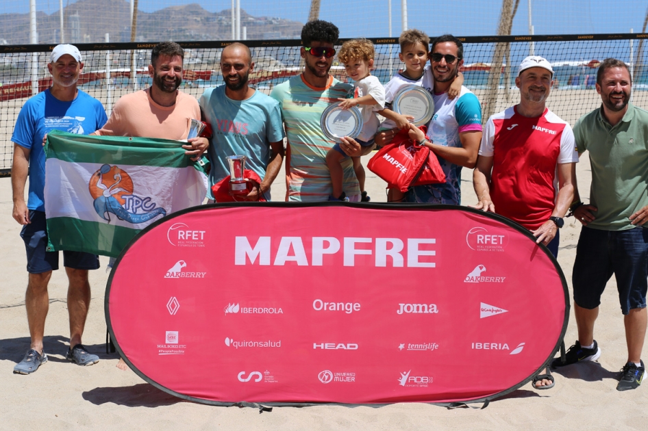 Benidorm corona también a los Campeones de España de tenis playa juveniles y veteranos Benidorm corona también a los Campeones de España de tenis playa juveniles y veteranos