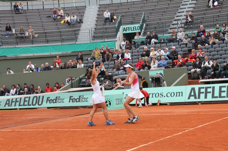 Mara Jos Martnez y Nuria Llagostera tambin alcanzan las semifinales de dobles