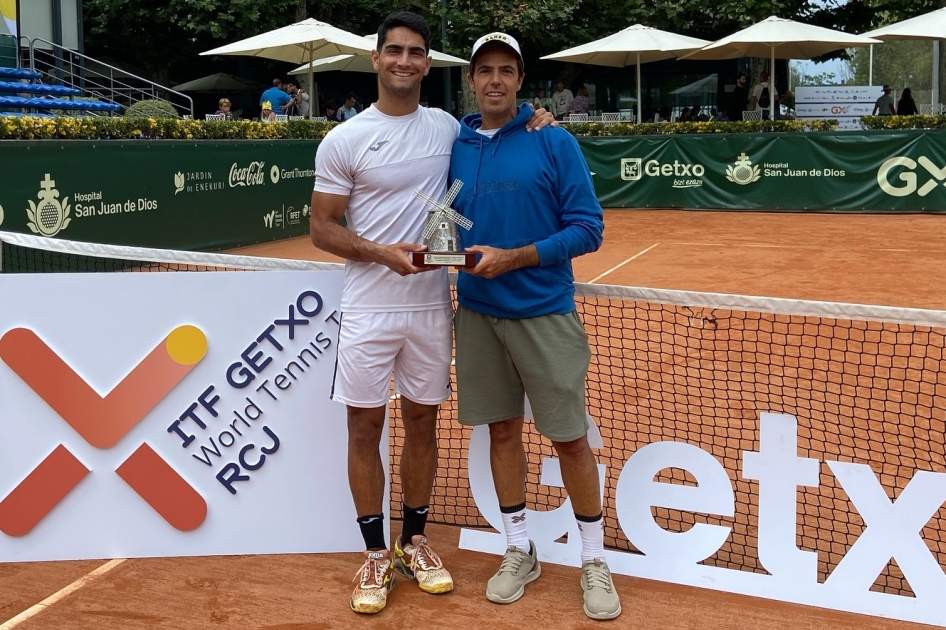 Miguel Damas levanta su tercer título profesional en Getxo Miguel Damas levanta su tercer título profesional en Getxo