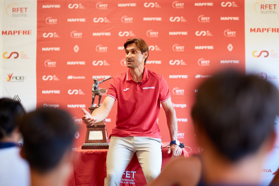 Charla de David Ferrer con los jóvenes valores del tenis español en el Charla de David Ferrer con los jóvenes valores del tenis español en el