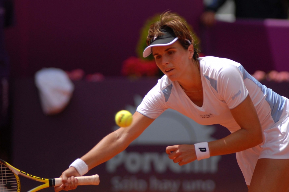 Nuria Llagostera y Mara Jos Martnez, y Anabel Medina caen  en las semifinales de dobles