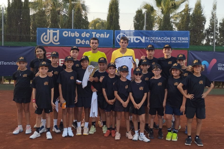 Pol Martín impone su experiencia en Dénia ante el júnior Rafael Jódar Pol Martín impone su experiencia en Dénia ante el júnior Rafael Jódar