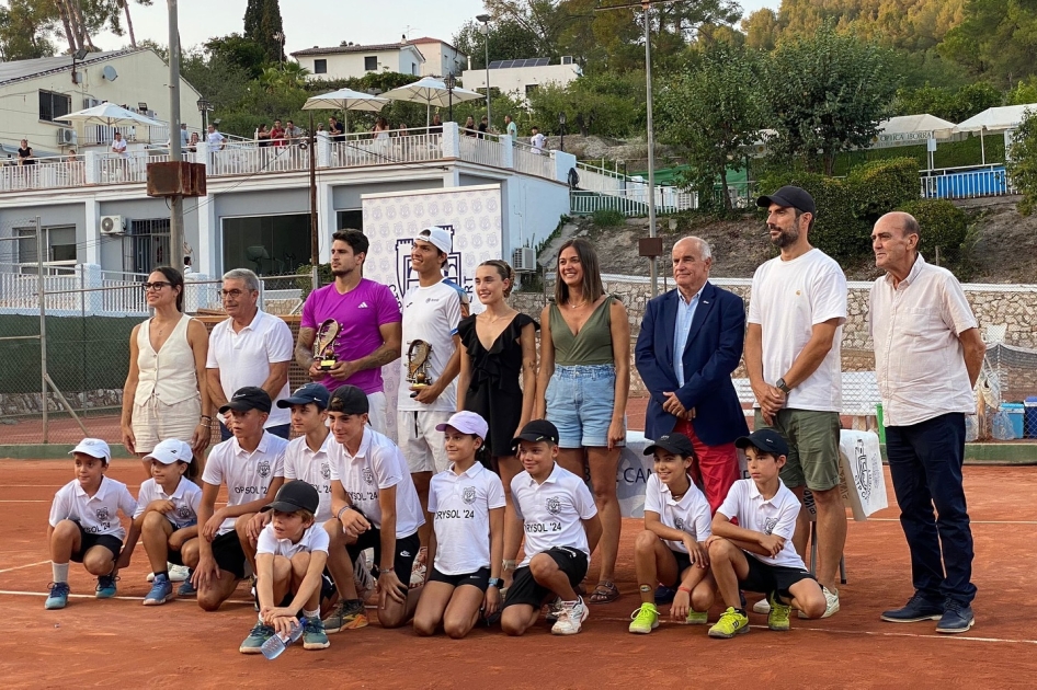 Imanol Lpez Morillo se ve superado por Ignacio Parisca en la final de Xtiva