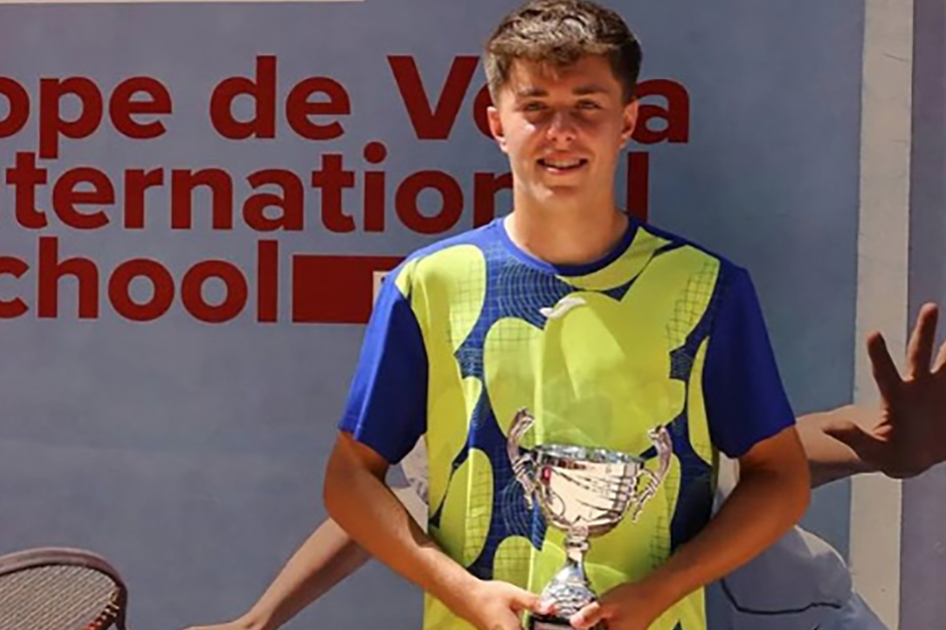 Victoria de Pablo Pérez en Benidorm, donde Iván Menéndez y Ariadna García-Patrón son finalistas Victoria de Pablo Pérez en Benidorm, donde Iván Menéndez y Ariadna García-Patrón son finalistas
