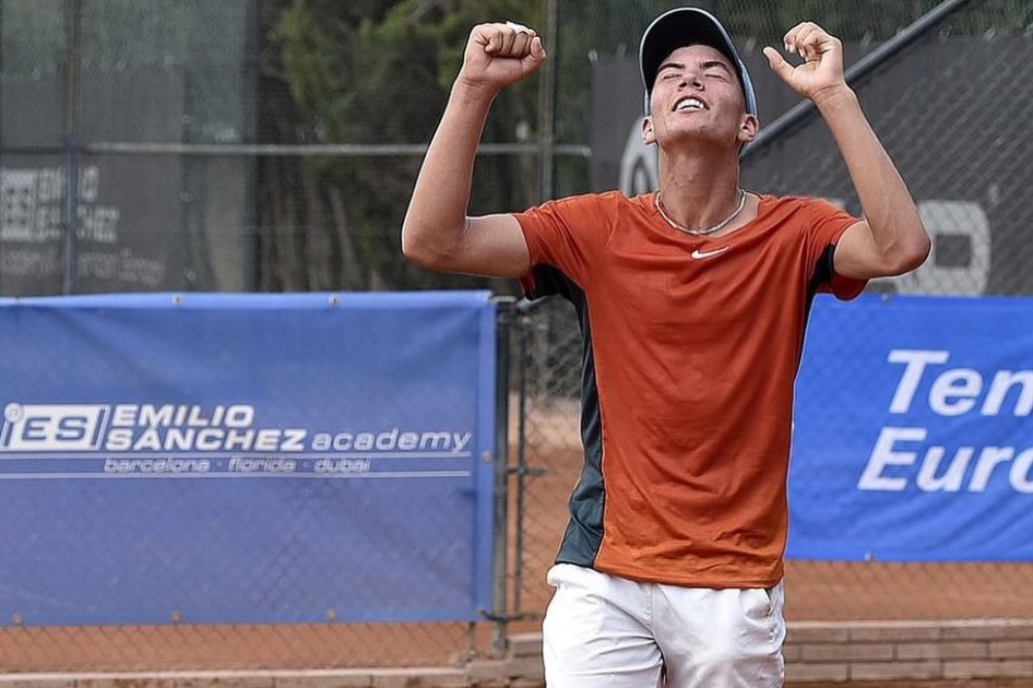 Ian Barroeta sorprende a Izan Bañares en la final del internacional infantil de El Prat Ian Barroeta sorprende a Izan Bañares en la final del internacional infantil de El Prat
