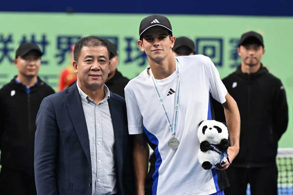 Rafael Jódar se queda a las puertas del triunfo en el Masters júnior en Chengdú Rafael Jódar se queda a las puertas del triunfo en el Masters júnior en Chengdú