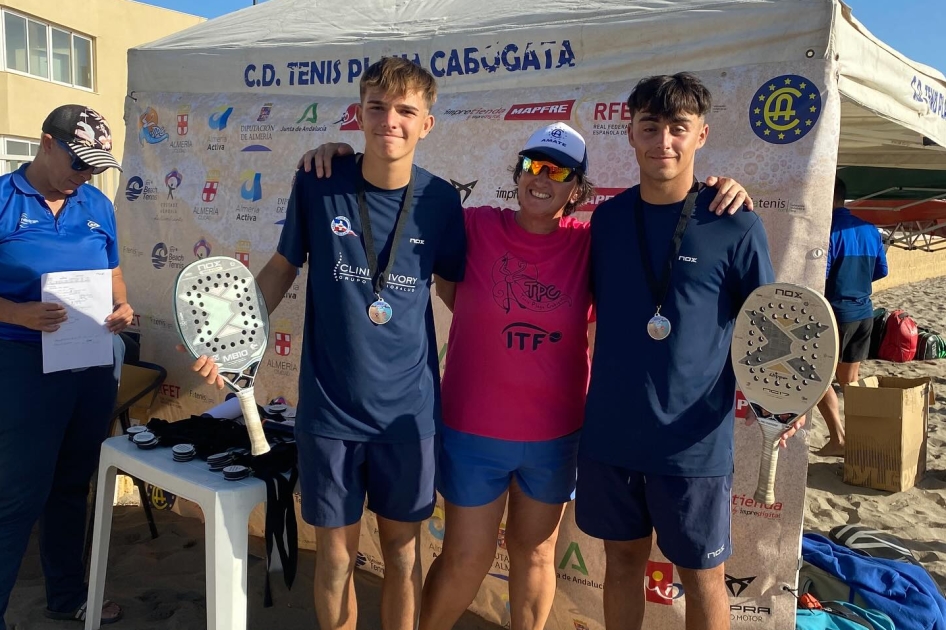 Victorias de Méndez-Volpe y las hermanas Jiménez Torres en el BT10 de Cabo de Gata Victorias de Méndez-Volpe y las hermanas Jiménez Torres en el BT10 de Cabo de Gata