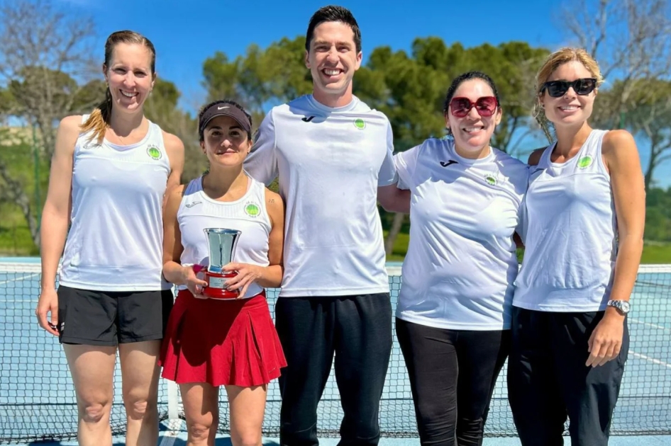 El Club de Tenis Madrid levanta su primer ttulo de Campen de Espaa +35 Femenino