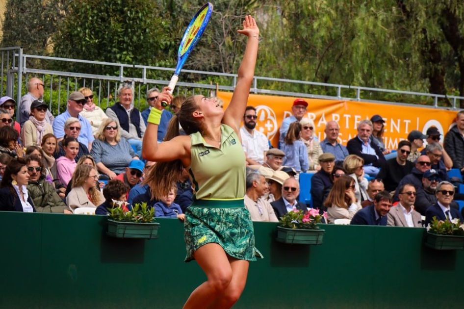 Charo Esquiva triunfa en el prestigioso torneo ITF júnior de Beaulieu-sur-Mer Charo Esquiva triunfa en el prestigioso torneo ITF júnior de Beaulieu-sur-Mer