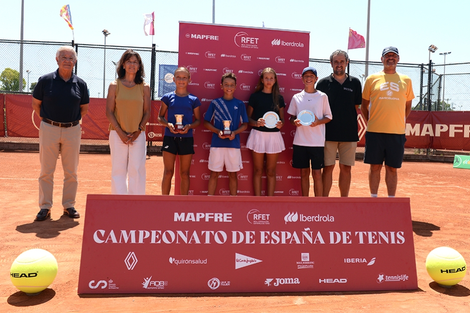 Anna Serafimovitch y Maxime Belloy conquistan los títulos de Campeones de España Alevín Anna Serafimovitch y Maxime Belloy conquistan los títulos de Campeones de España Alevín