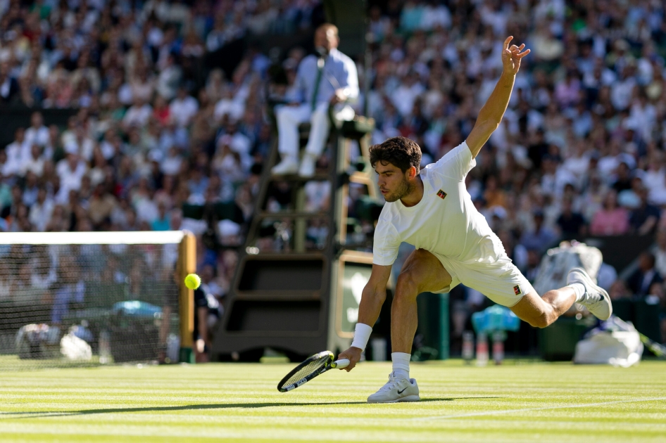 Alcaraz imparte otra clase magistral en la central de Wimbledon y avanza a semifinales Alcaraz imparte otra clase magistral en la central de Wimbledon y avanza a semifinales