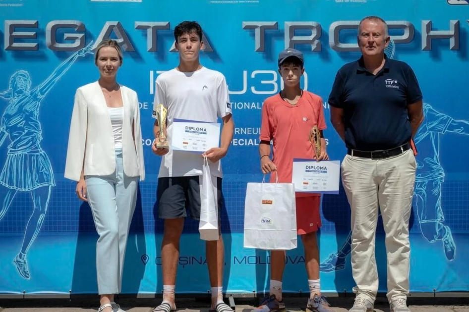 Toni Escarda supera a Gonzalo Corrales en la final española del júnior de Chisináu Toni Escarda supera a Gonzalo Corrales en la final española del júnior de Chisináu