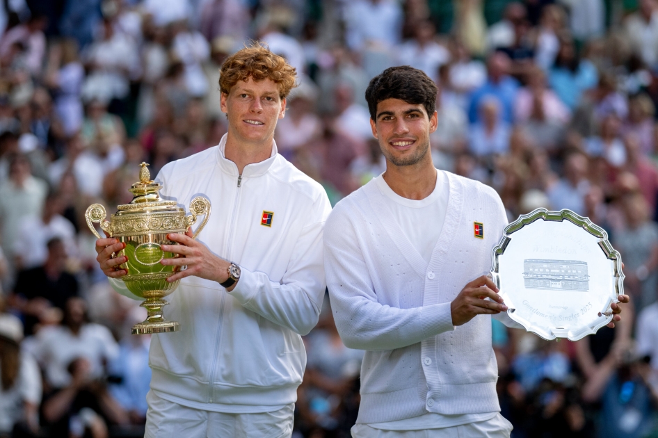 Alcaraz cede su corona de Wimbledon ante Sinner Alcaraz cede su corona de Wimbledon ante Sinner