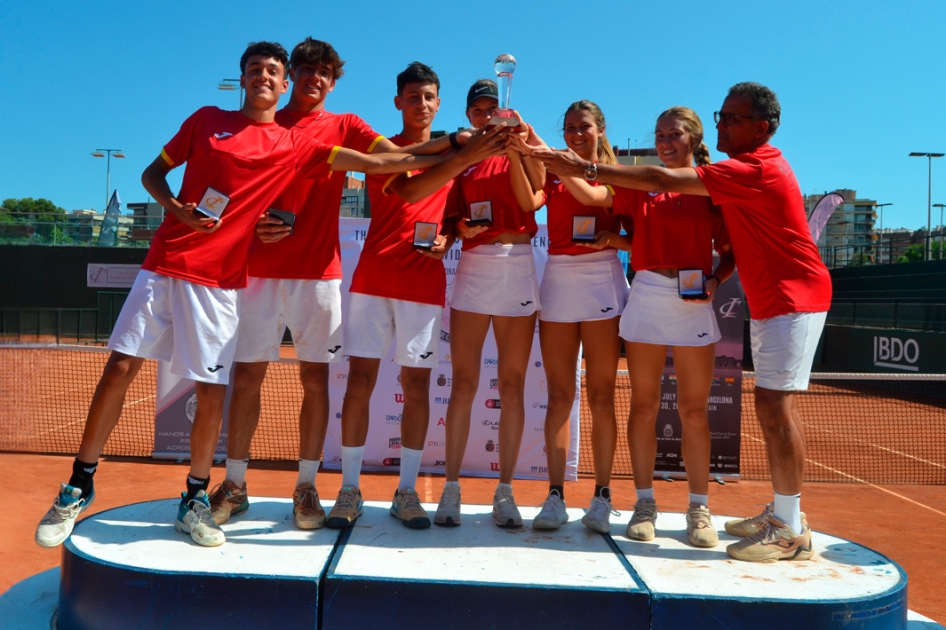 El IC Espaa levanta el torfeo IC Rod Laver Junior Challenge Worldwide Finals 2025