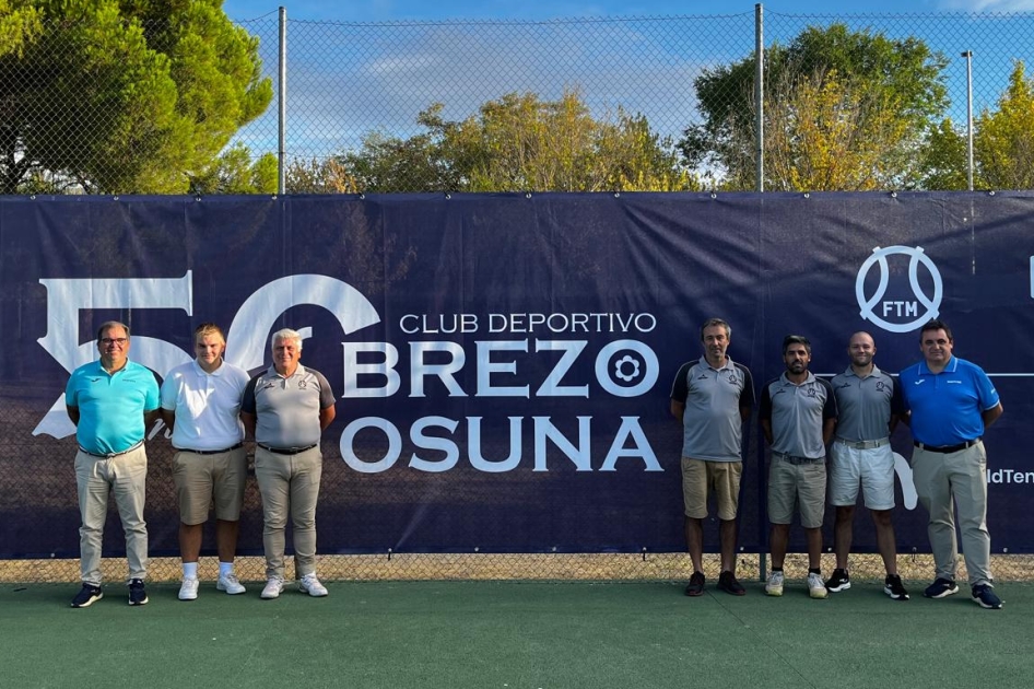 Equipo arbitral en el ITF Femenino de Brezo Osuna