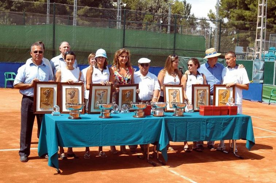 La RFET homenajea en Zaragoza a sus grandes campenas de Copa Federacin