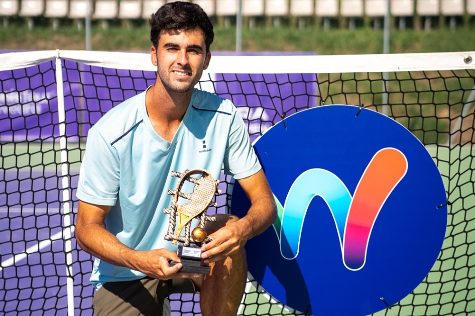 Alejandro Turriziani estrena su palmars profesional en Pontevedra