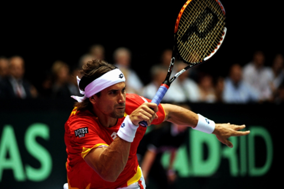 David Ferrer no puede completar la remontada ante Gaël Monfils y cede el primer punto David Ferrer no puede completar la remontada ante Gaël Monfils y cede el primer punto