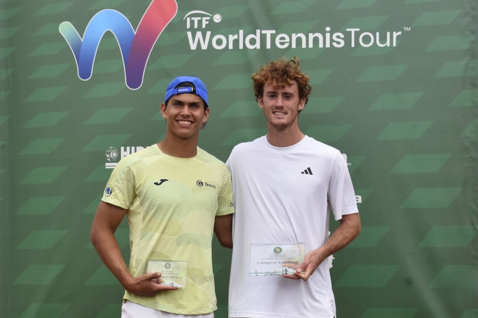 Alejandro Juan levanta su primer ttulo profesional en Las Palmas de Gran Canaria