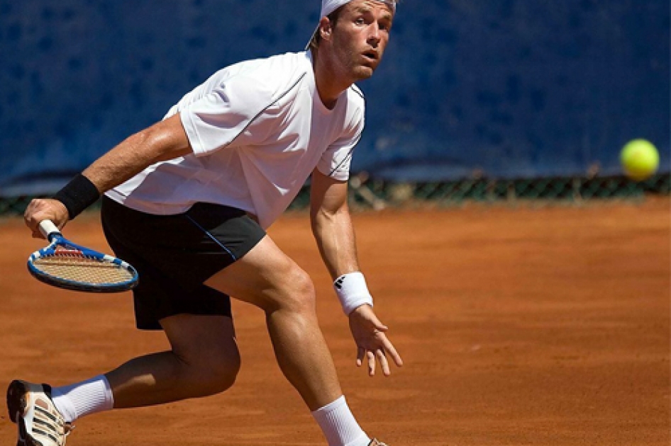 Gimeno sorprende a Davydenko en Stttgart y Andjar pone contra las cuerdas a Monfils