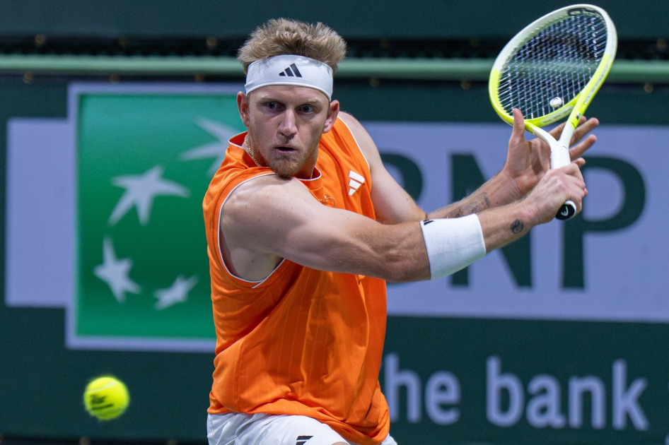 Alcaraz y Davidovich avanzan con paso firme en el desierto de Indian Wells