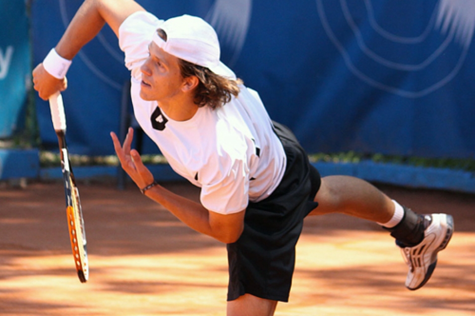 Pablo Santos supera a David Estruch en la final del Futures de Vigo