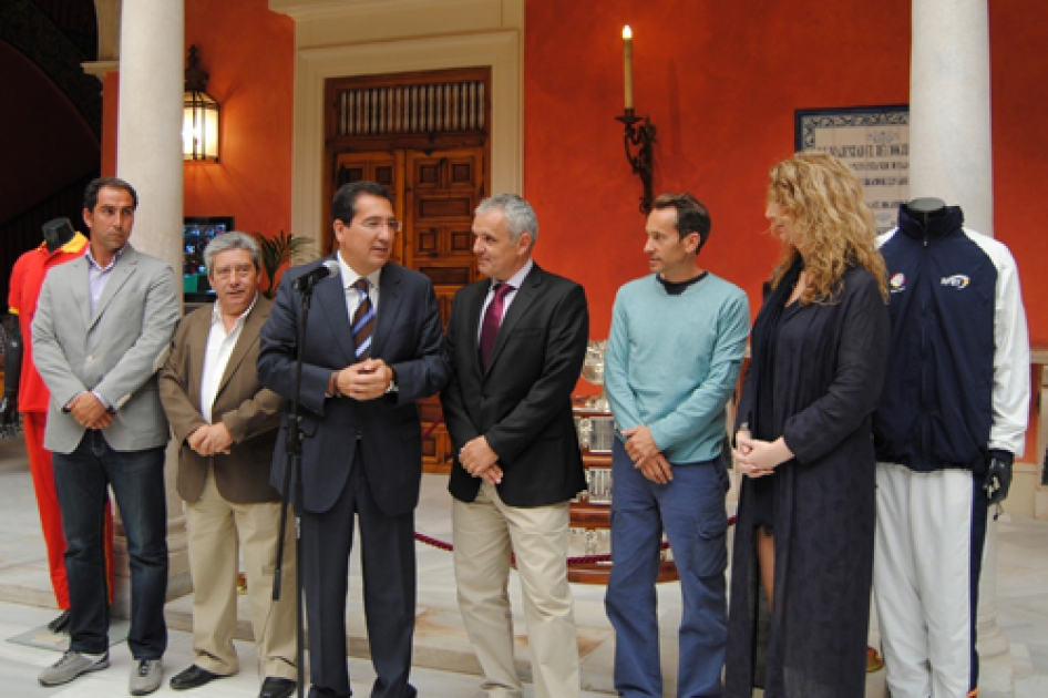 La Fundación del Tenis Español inaugura en Sevilla la exposición “Juego, Set, Partido… Cajasol” La Fundación del Tenis Español inaugura en Sevilla la exposición “Juego, Set, Partido… Cajasol”