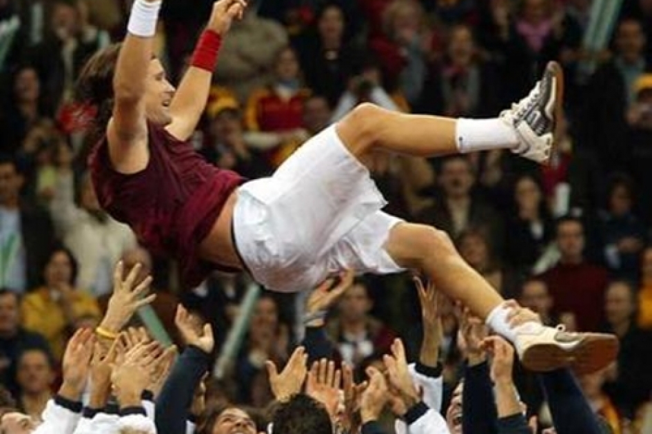 Sevilla homenajear al equipo espaol de Copa Davis campen en 2004