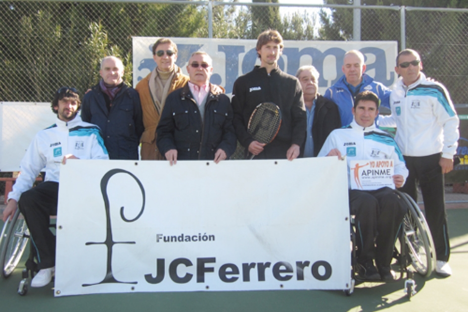 Juan Carlos Ferrero apoya al tenis en silla de ruedas a travs de su fundacin