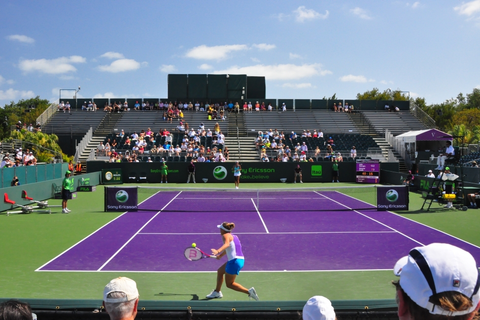 Anabel Medina avanza a octavos y Martínez y Domínguez superan la segunda ronda Anabel Medina avanza a octavos y Martínez y Domínguez superan la segunda ronda