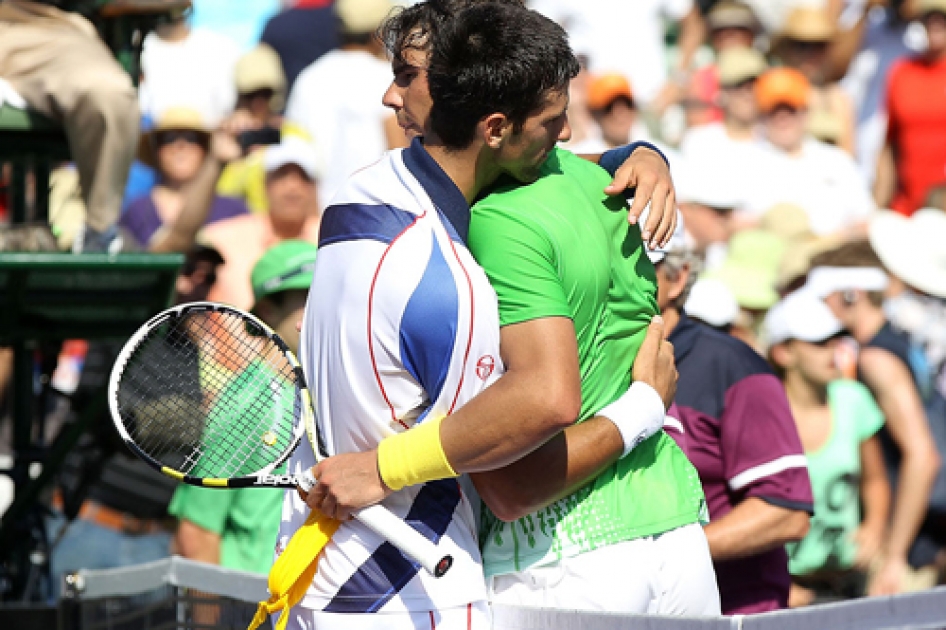Nadal vuelve a tropezar con un Djokovic imparable en la final de Miami Nadal vuelve a tropezar con un Djokovic imparable en la final de Miami