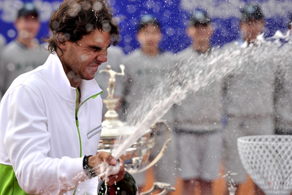 Nadal supera de nuevo a Ferrer y suma su sexto Trofeo Conde de Godó Nadal supera de nuevo a Ferrer y suma su sexto Trofeo Conde de Godó
