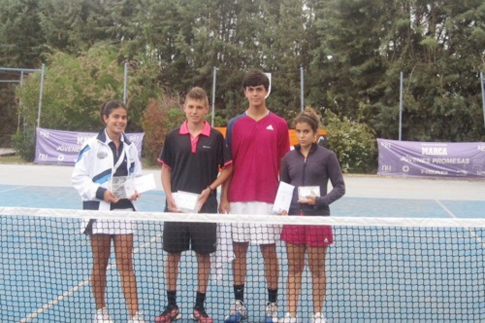 Jess Garca y M Jos Luque se llevan el segundo torneo Marca en Cceres