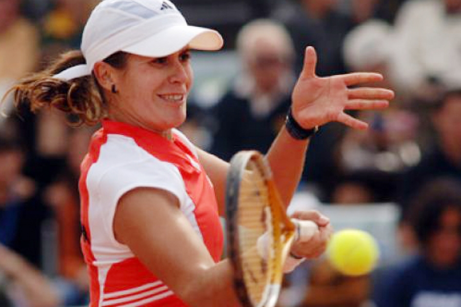 Anabel Medina alcanza las semifinales en Estoril mientras Estrella Cabeza se despide en Barcelona Anabel Medina alcanza las semifinales en Estoril mientras Estrella Cabeza se despide en Barcelona