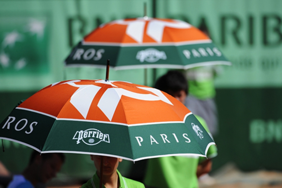 Albert Ramos se lleva un maratoniano duelo de debutantes en París ante Javier Martí Albert Ramos se lleva un maratoniano duelo de debutantes en París ante Javier Martí