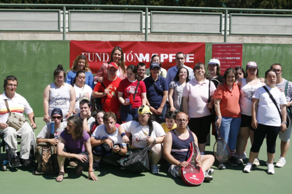 La Fundación Mapfre y la Federación de Madrid acerca el tenis a personas con discapacidad intelectual