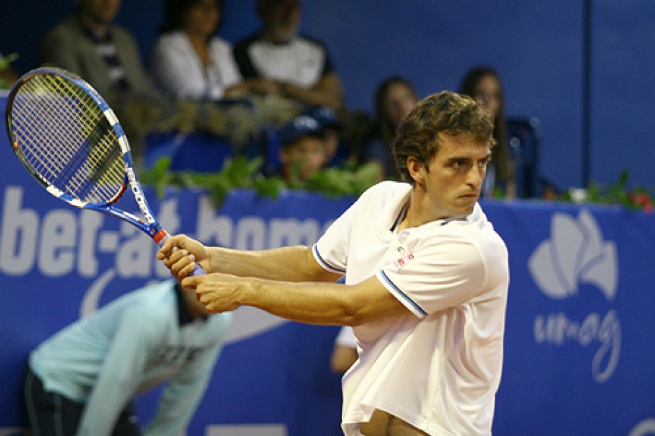 Ferrero y Ramos avanzan a cuartos de final en Umag donde Robredo se retira lesionado