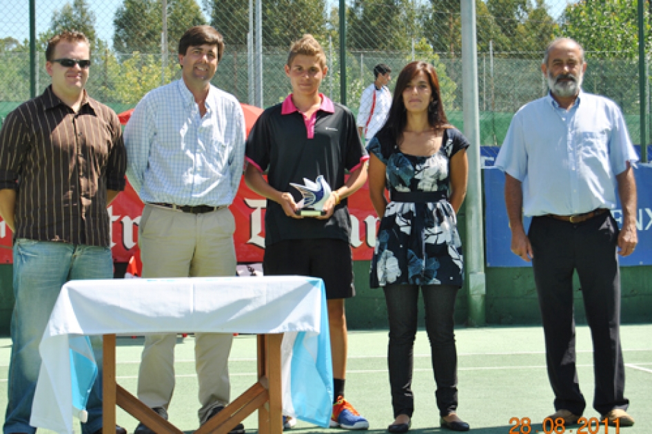 Victorias de Jess Garca Pardo y Cristina Bucsa en el internacional cadete de Sanxenxo