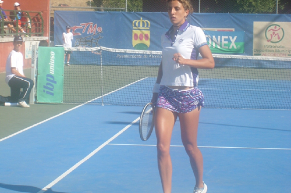 Roco De la Torre alza su tercer trofeo del ao en el torneo femenino de Alcorcn