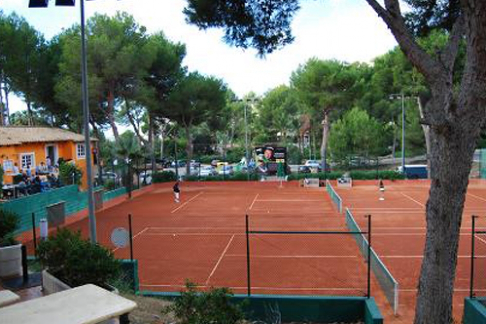 Mallorca completa su ltimo torneo internacional de veteranos en la Costa de la Calma 