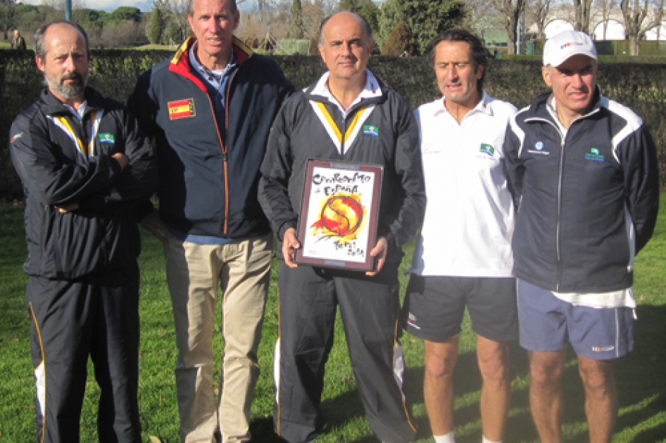 El CC Villa de Madrid gana el Campeonato de Espaa Masculino +50 ante el CT de La Salut