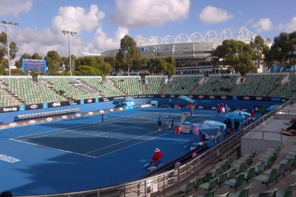 Adrin Menndez y Roberto Bautista avanzan en la previa del Open de Australia 