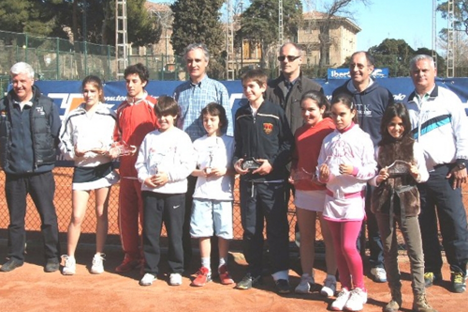 Campeones infantiles y benjamines del primer TTK Warriors Tour 2012 en Zaragoza
