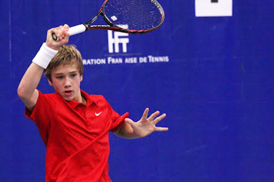 Semifinal de Eduard Gell y cuartos de Julia Payola en el infantil TIM Essonne en Francia