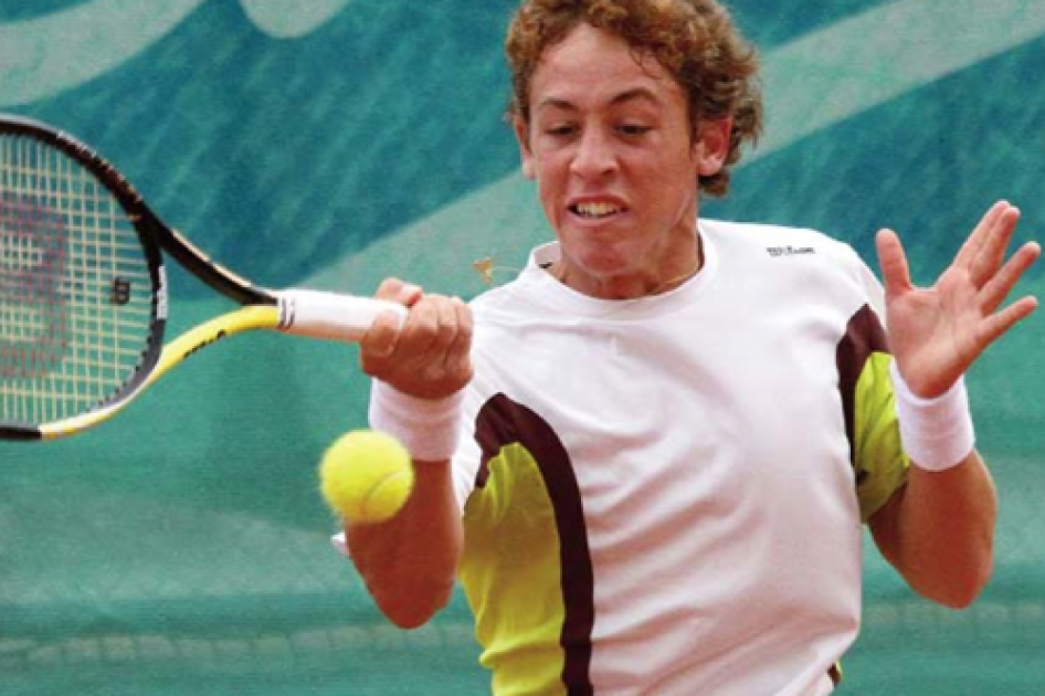 Roberto Carballs se impone en el Futures de Badalona ante David Estruch