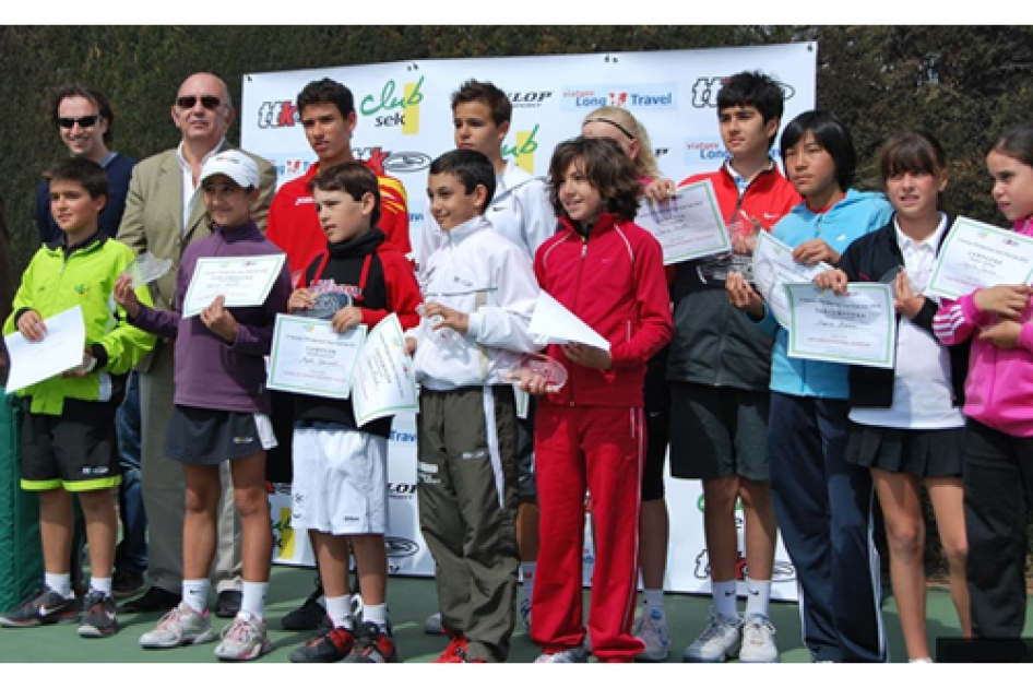 Campeones del segundo torneo juvenil TTK Warriors Tour en Madrid